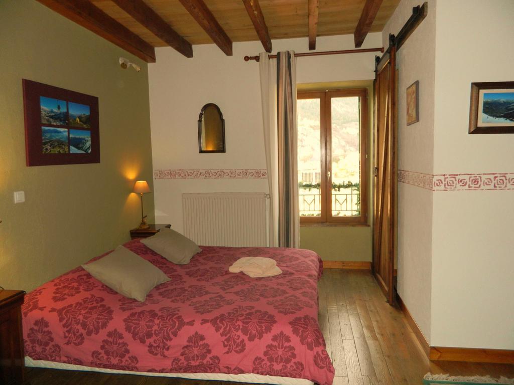 Chambre D'Hotes La Mexicaine Jausiers Room photo